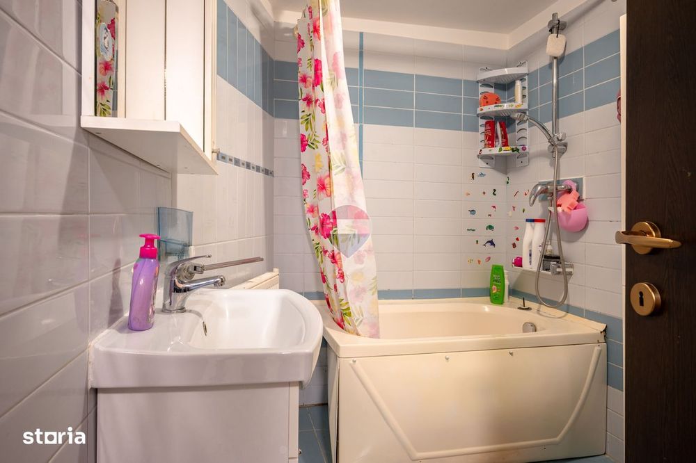 Apartament cu 3 camere, parcare, curte si spațiu depozitare în Sacele