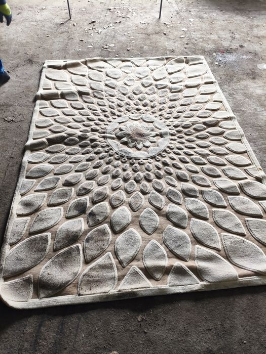 Ковры и люстра для дома