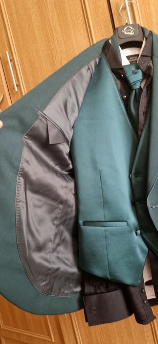 Costum nunta verde inchis