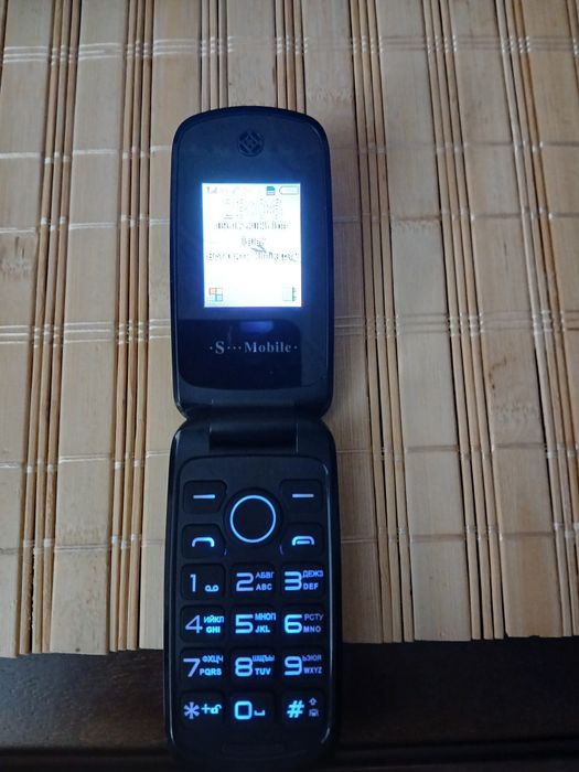 Кнопочный ,телефон.