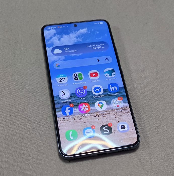 Samsung Galaxy S22 с протектор и 6 калъфа