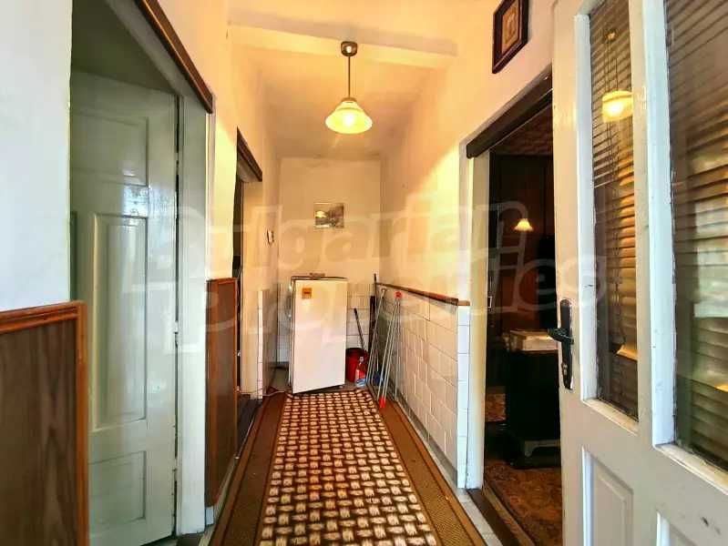 Продавам къща с двор