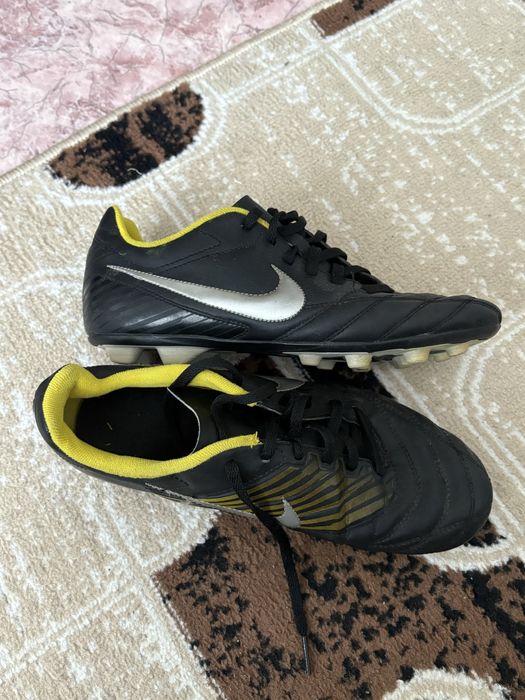 Футбольные бутсы