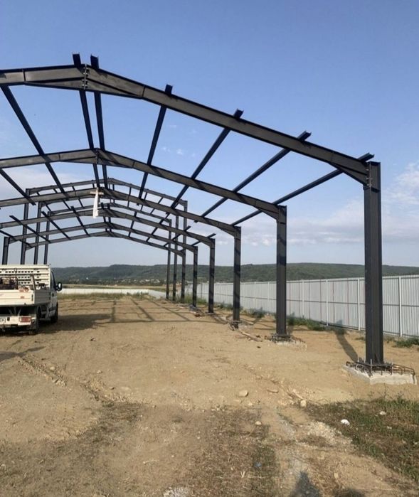Vând hală metalică 8/15 10/20 le am pe stoc fac și alte mărimi orice mărime care dorește clientul oriunde în țară lucrăm la un preț foarte bun