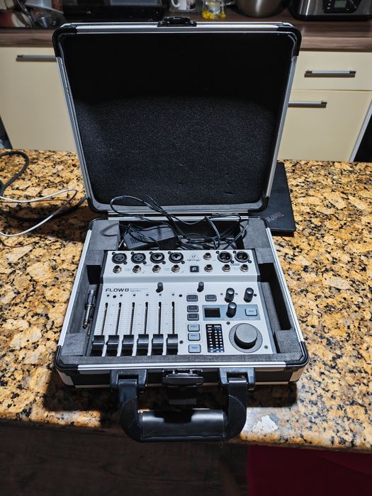 Mixer behringer flow8