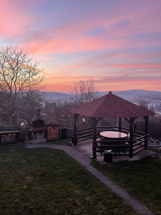 Dau in chirie Apartament 1 camera in Vila