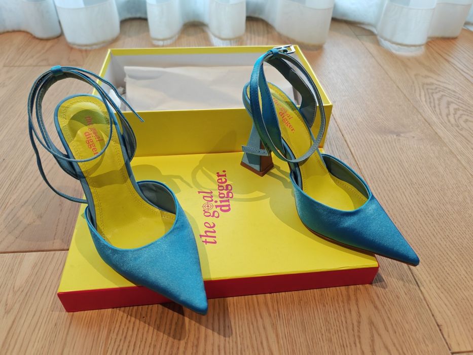 Pantofi albaștri din satin, 36
