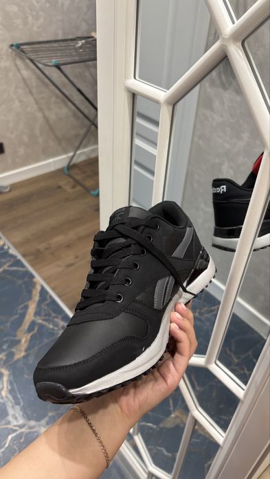 Новые мужские кроссовки