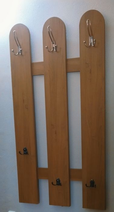 Продам вешалку настенную