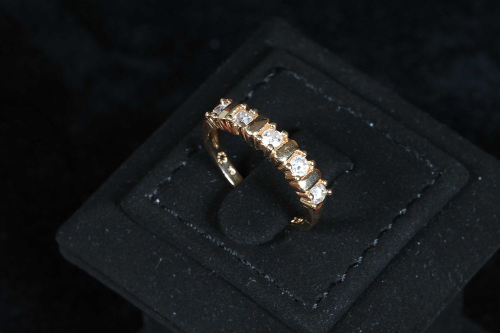 Златен Пръстен Халка 585 ( 14к) с Цирконий 2.98 грама Размер 54 1/2