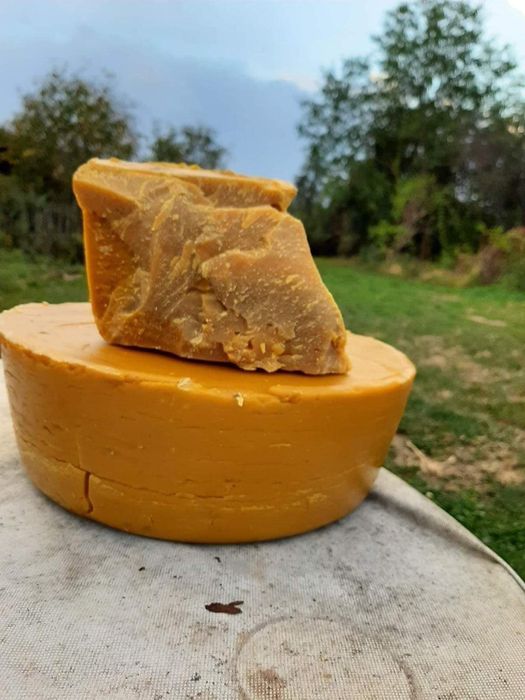 Vând ceară naturală de albine.