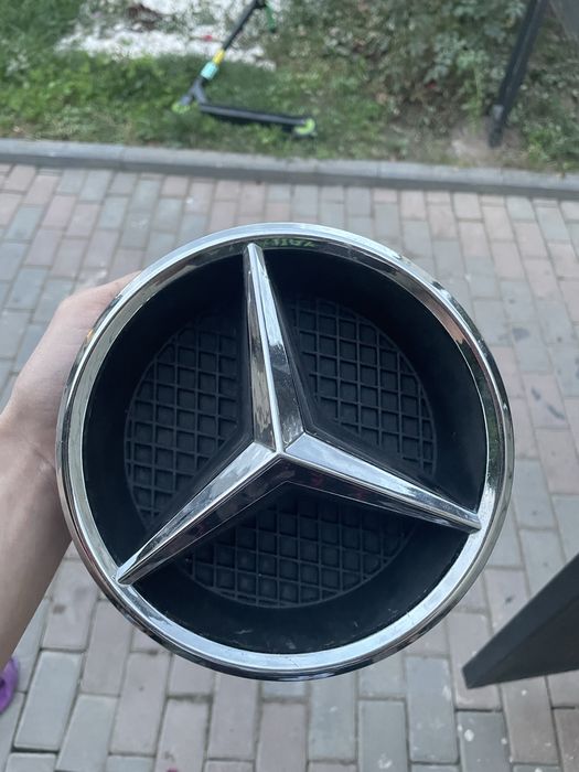 Продам значок мерса