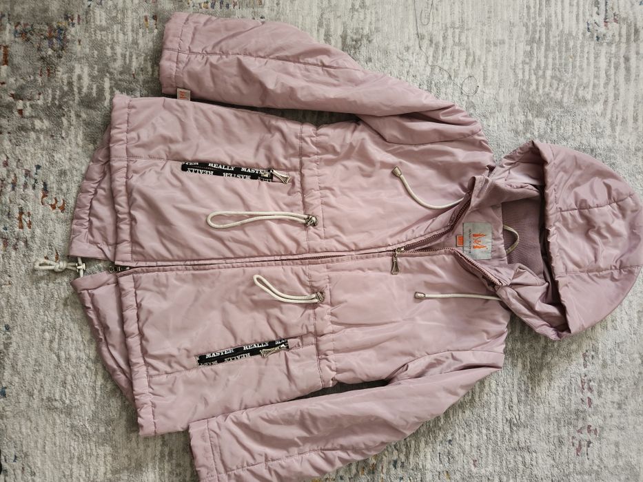 Отдам куртку для девочки р. 134