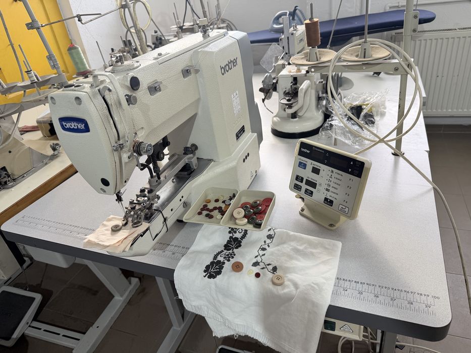 Masina de cusut nasturi Brother BE 438 F electronica stare excelenta