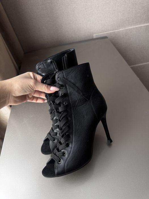 Продам туфли хайхилс 37р новве