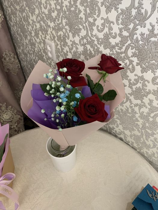 Букеты свежие тюльпаны, розы, орхидея