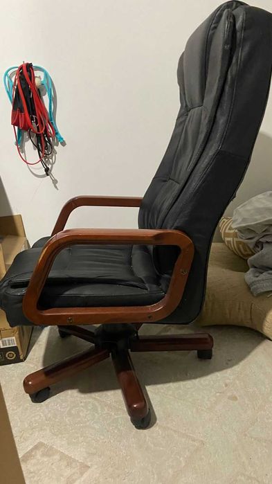 Продам кожаное компьютерное кресло