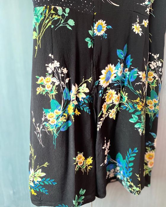 Salopeta florala, Bershka, marimea M(potrivita si pentru S)