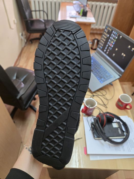 Продам зимние кроссовки