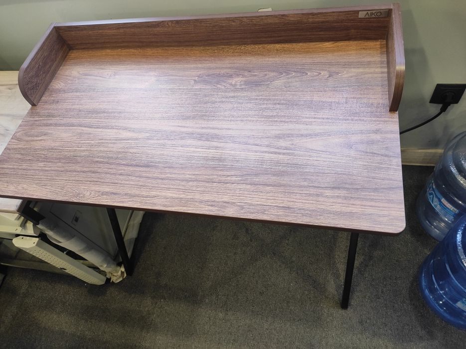 Parta sotiladi. Парта продается.