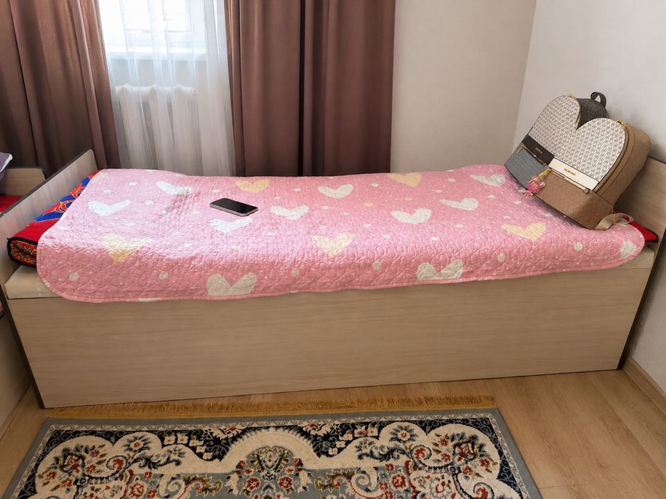 Кровать  мебель.