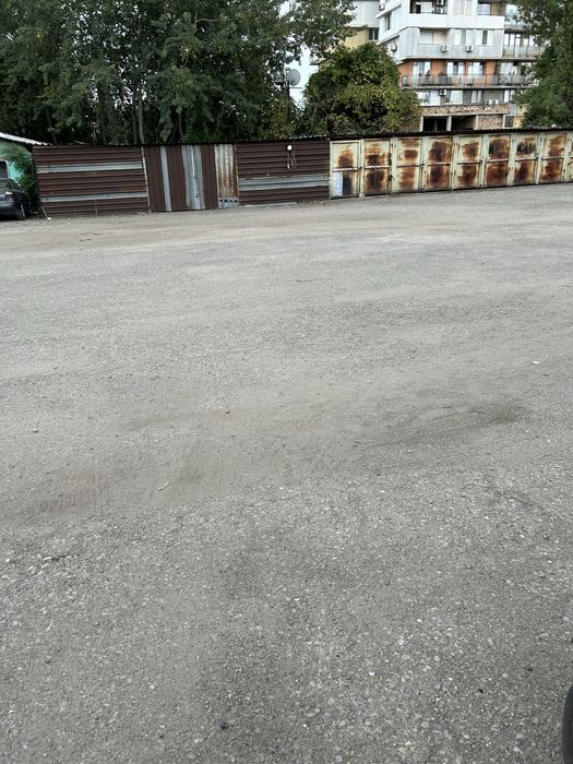 Гаражни клетки и парко места