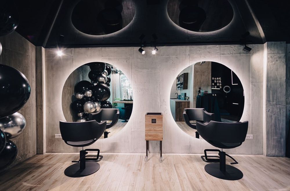 Salon de infrumusetare - spatiu/scaun de inchiriat