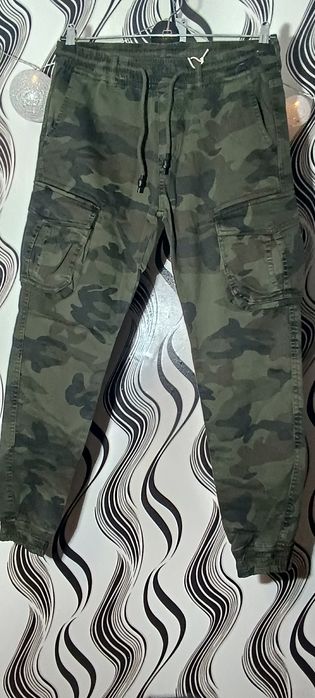 Камуфлажни карго панталони