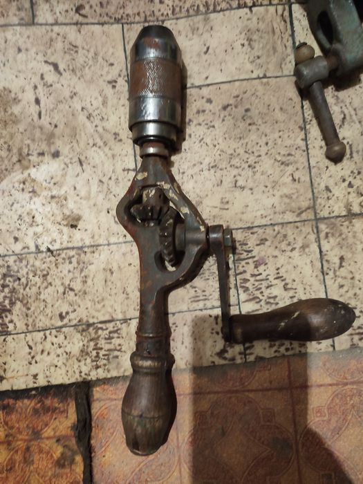 Продам дрель ручная.