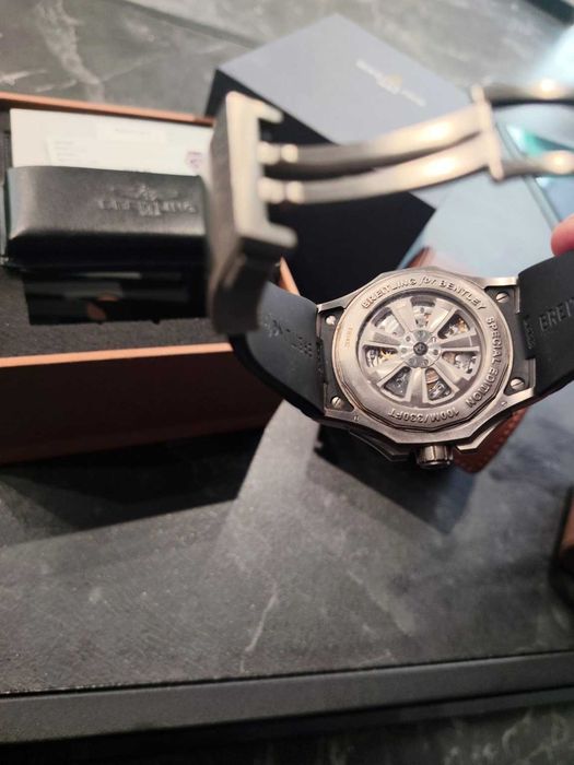 Breitling for Bentley GMT B04 – Titanium – Full Set