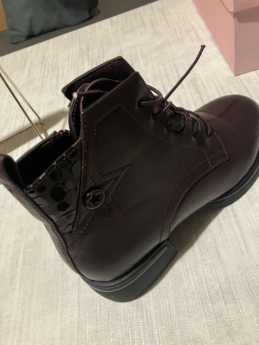 Продаваме неупотребявани дамски боти