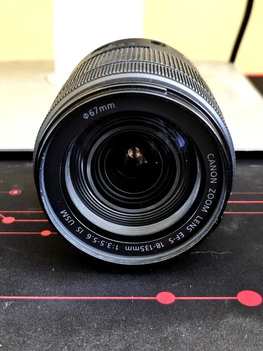 Продавам фотоапарат APS-C Canon EOS 80D