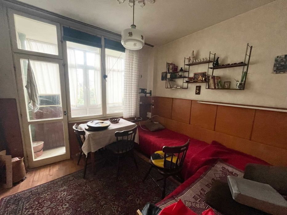 Продава апартамент с две спални и гараж в района на Абаята