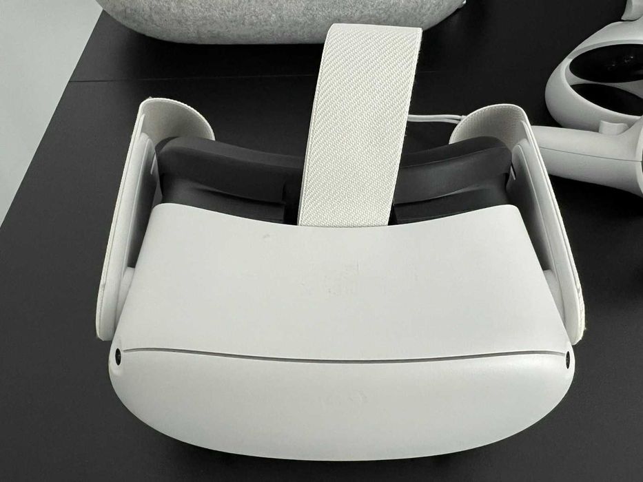 Meta Quest 2 VR Headset – Excellent Condition
