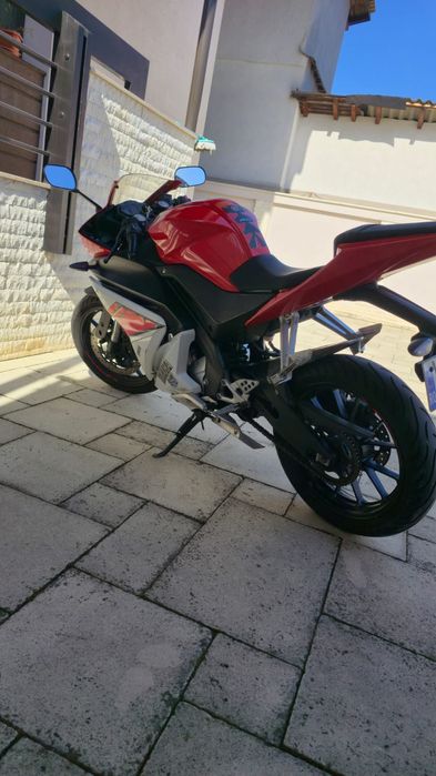 Motocicleta Yamaha R 125