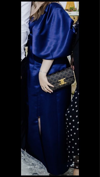 Платье синее продаю