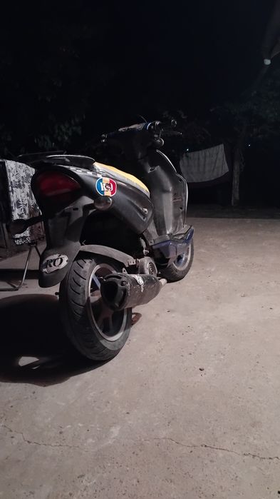 Se vinde un scuter de 49 cc