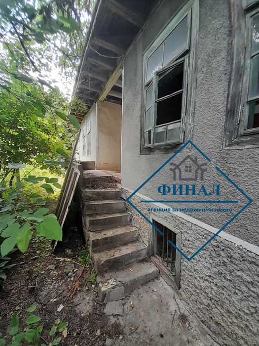 Парцел със стара къща с.Златна нива