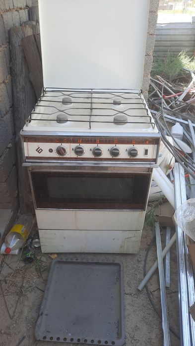 Газ плита 4 камерный.