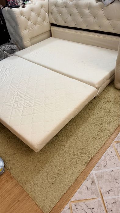 Продавам кожен диван