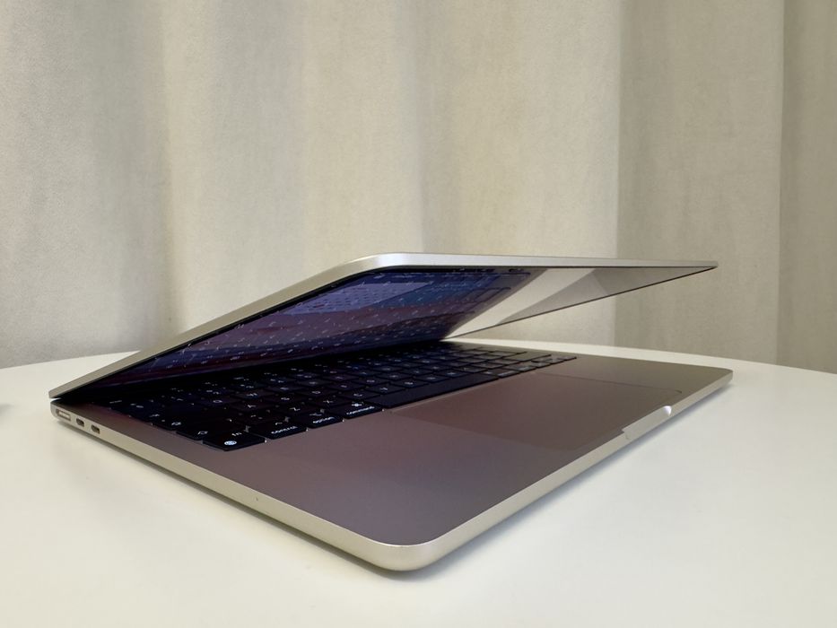 Apple Macbook AiR 13,6" M3 256GB CA NOU !