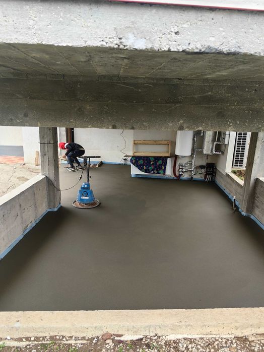 Замазка с машина , замазка върху подово отопление, бетон, саморазливна