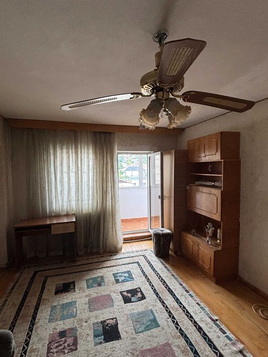 PROPRIETAR - GARA/BILLA - Camera mare(living) in apartament 4 camere