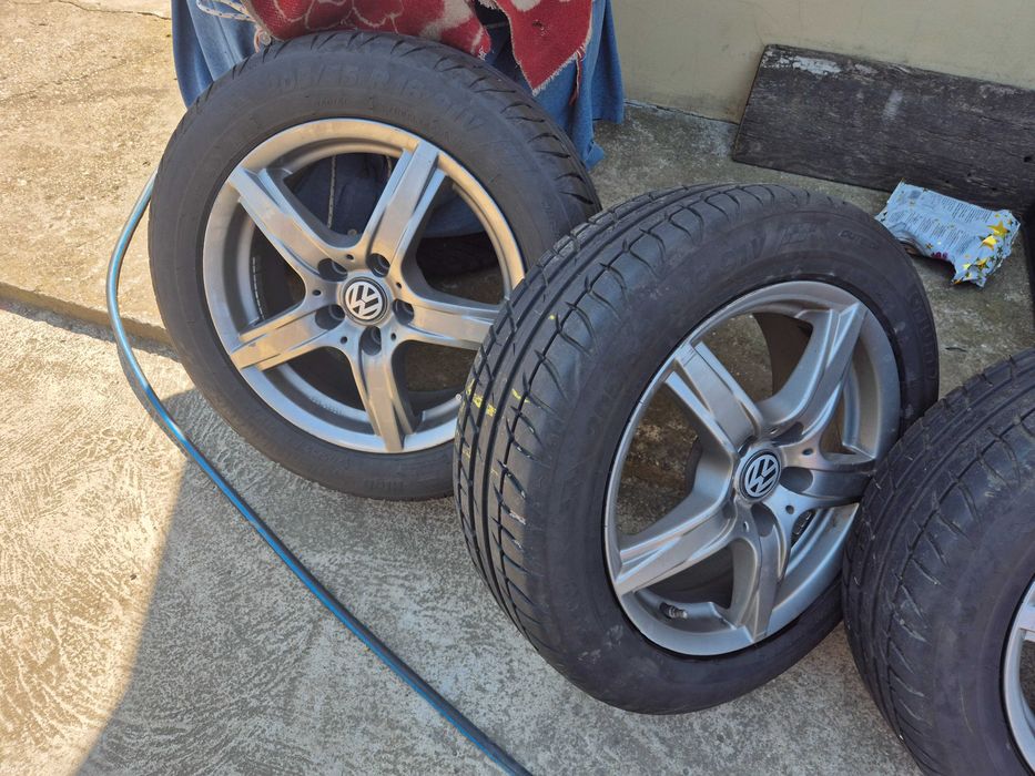 Продават се джантите с гумите