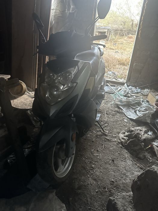 Продам скутер 50 кубов