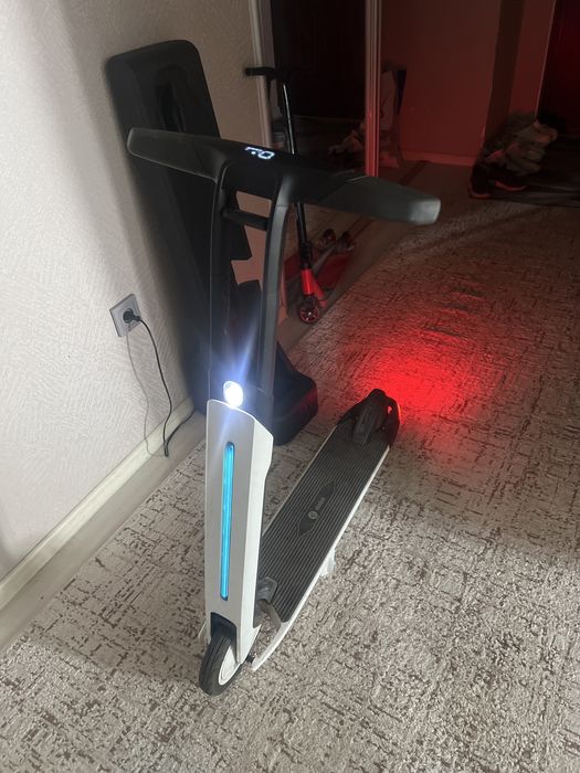 Ninebot самокат оригинал, компактный удобный