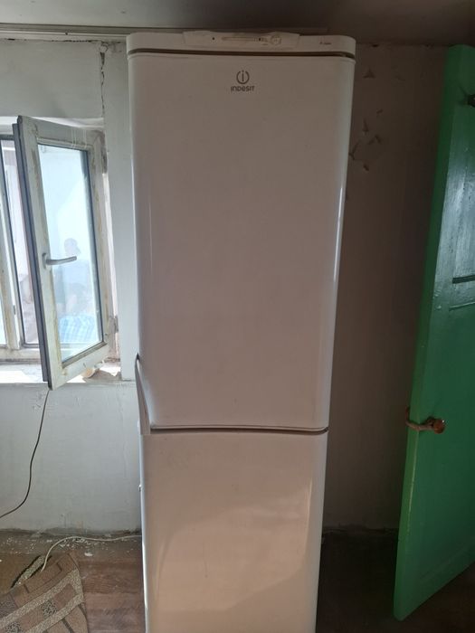 Продам бу холодильник на запчасти