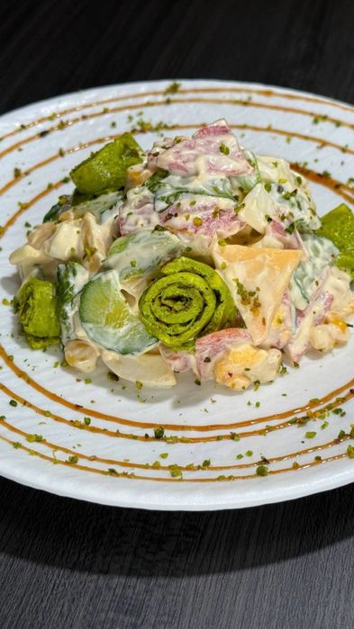 Salatlar,pirojniylar,disertlar,julyen va somsalar