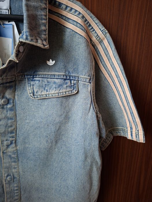 Дамско яке на Adidas и риза