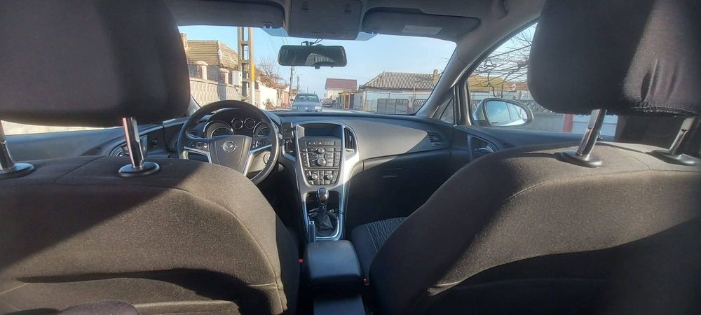 Vând Opel Astra j